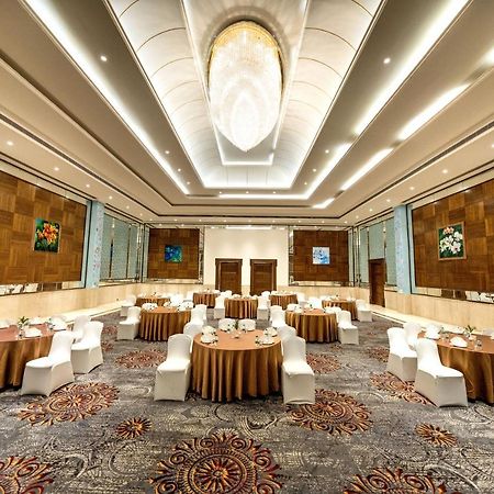 Fairway Golf & Lake Resort Naya Raipur Exterior photo